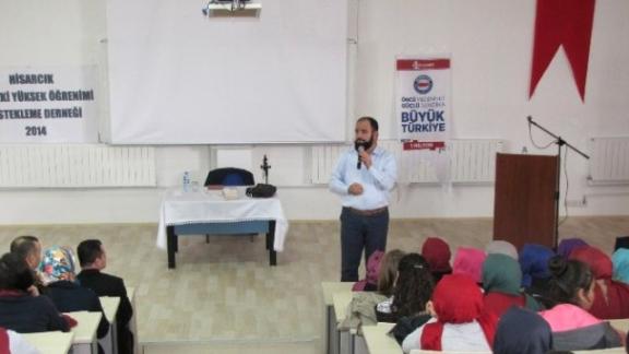 Hisarcık ilçesinde, İlahiyatçı Yazar Ahmet BULUT, lise öğrencilerine Namazla Diriliş konulu konferans verdi.