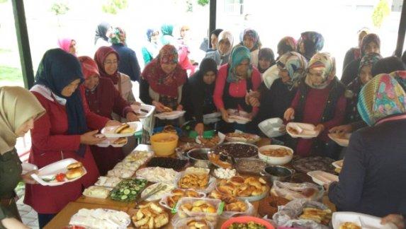 Dereköy Ortaokulunda Annelere Kahvaltı İkramı
