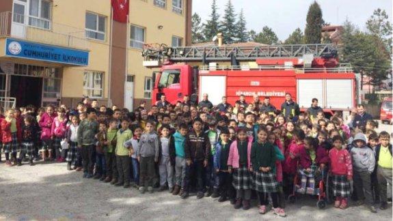 İlçemiz İtfaiyesinin Okullarda Deprem ve Yangın Tatbikatları devam ediyor