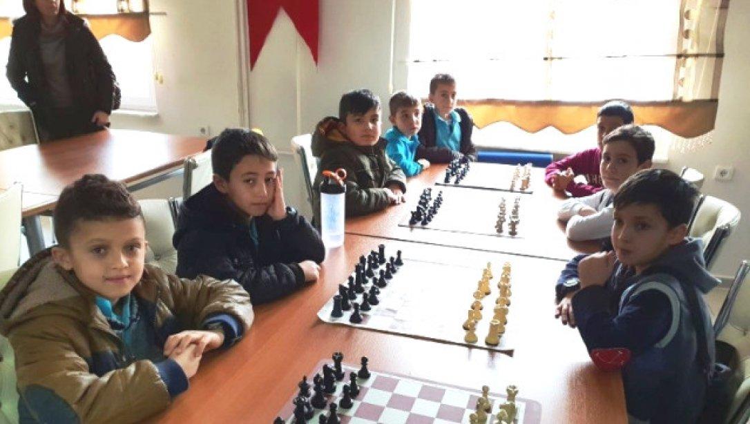 Atatürk İlkokulu Satranç Takımı Bölge İkincisi
