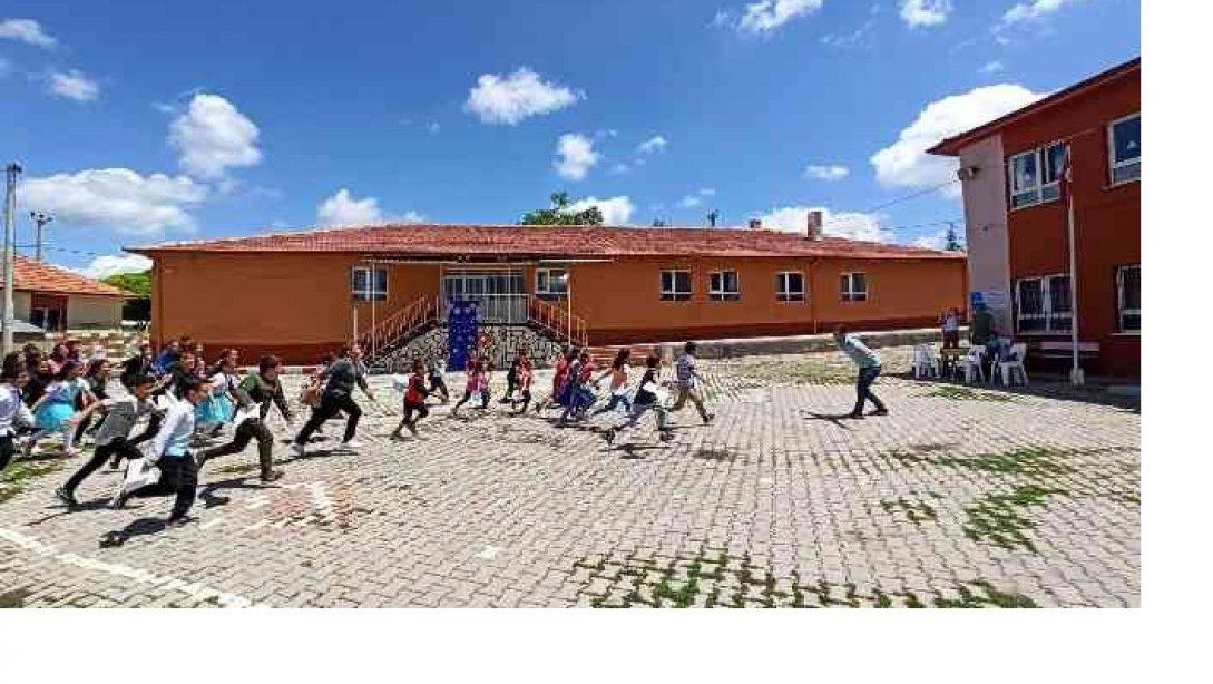 Karbasan Ortaokulu'nda Duygulandıran Veda