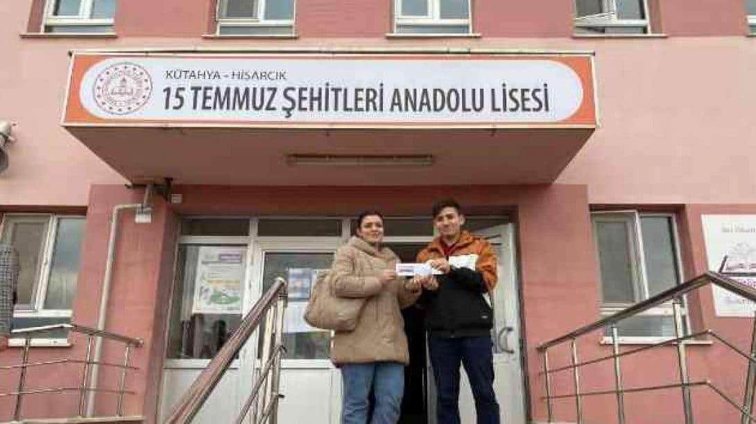 Hisarcık'ta üniversiteye hazırlanan öğrenciye akademik başarı ödülü
